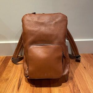 This is Ground leather backpack